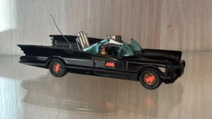 Batmobile Corgi 1/43 avec Batman & Robin - Amenic