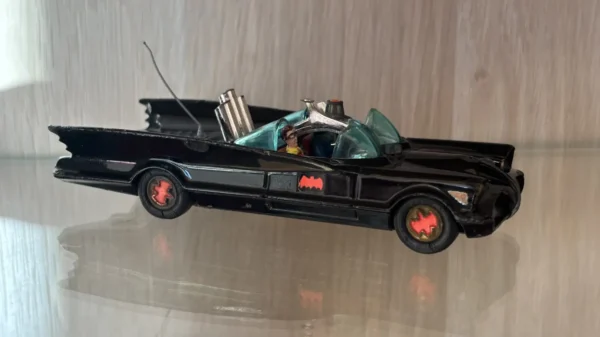 Batmobile Corgi 1/43 avec Batman & Robin - Amenic