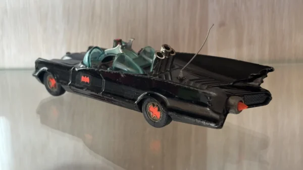Batmobile Corgi 1/43 avec Batman & Robin - Amenic