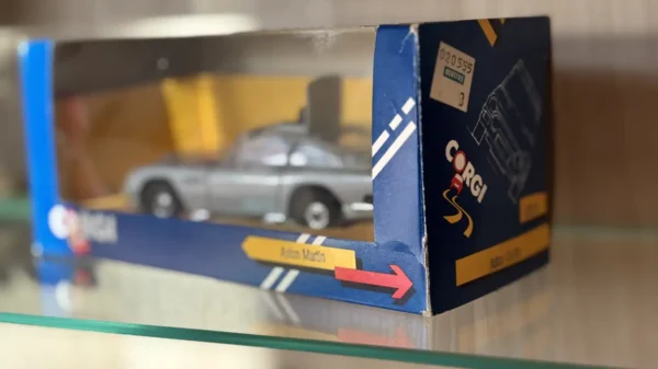 James Bond Aston Martin DB5 Corgi - Amenic