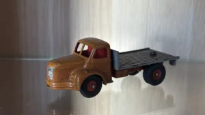 Berliet TBO Dinky Toys – Camion plateau vintage (France)