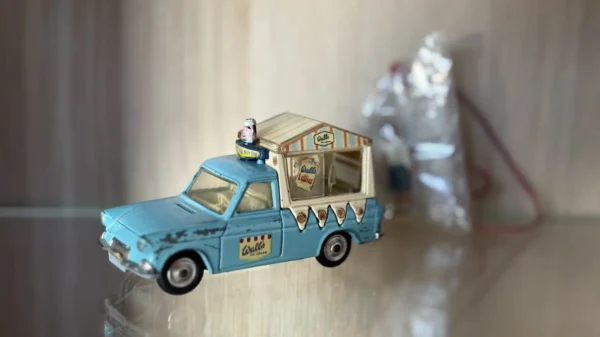 Corgi Toys – Camionnette Glaces Wall’s sur Ford Thames – 1963