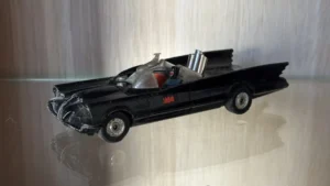 Batmobile Corgi 1/43 avec Batman & Robin - Amenic