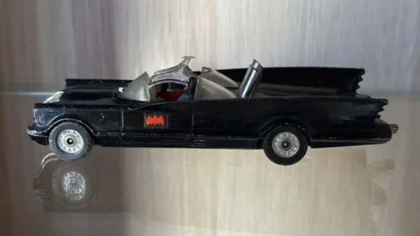 Batmobile Corgi 1/43 avec Batman & Robin - Amenic